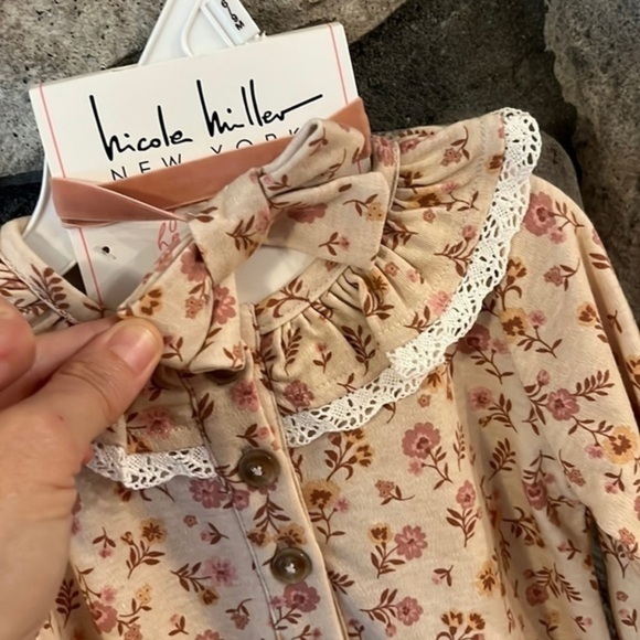 NWT Floral Nicole Miller one piece jumpsuit  sleeper‎ w headband size 6-9 months - Picture 2 of 3